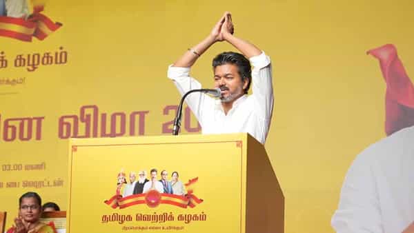 అప్పుడేమో అలా.. ఇప్పుడేమో ఇలా.. రాజకీయాల్లోకి వచ్చేసరికి తలపతి తీరు మారిపోయిందా..?
