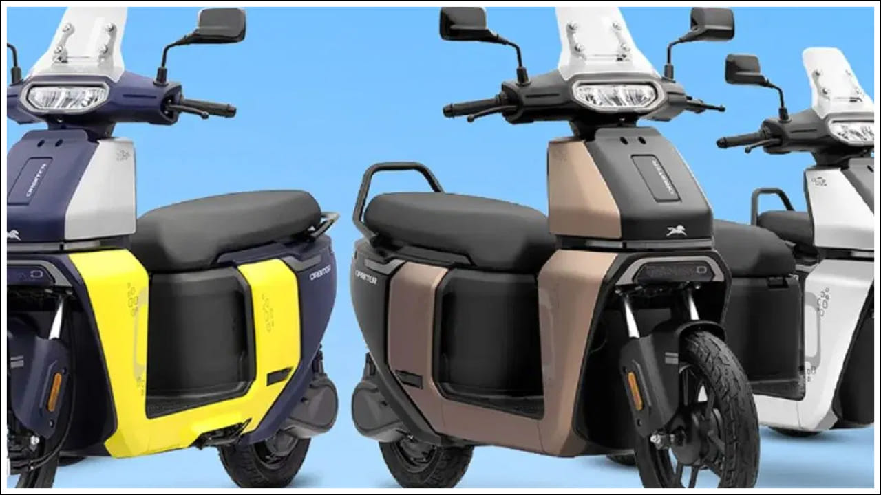  బ్యాటరీ యాజ్ ఎ సర్వీస్ మోడల్ అంటే ఏమిటి?: బ్యాటరీ యాజ్ ఎ సర్వీస్ మోడల్ స్కూటర్ ధర నుండి బ్యాటరీ ధరను వేరు చేస్తుంది. ఇది వాహనాన్ని కొనుగోలు చేసేటప్పుడు కస్టమర్‌లు ముందస్తుగా తక్కువ చెల్లించడానికి అనుమతిస్తుంది. వినియోగదారులు తర్వాత బ్యాటరీని ఉపయోగించడానికి నెలవారీ సబ్‌స్క్రిప్షన్ ప్లాన్‌ను ఎంచుకోవచ్చు. TVS ప్రకారం, ఈ మోడల్ కోసం చెల్లింపు ప్రణాళికలు నెలకు సుమారు రూ.862 నుండి ప్రారంభమవుతాయి. ఐదు సంవత్సరాలు లేదా 70,000 కిలోమీటర్ల పొడిగించిన వారంటీ కూడా అందిస్తుంది. ఇది ఎలక్ట్రిక్ స్కూటర్‌లను ఎక్కువ మందికి అందుబాటులోకి తెస్తుందని కంపెనీ విశ్వసిస్తుంది.