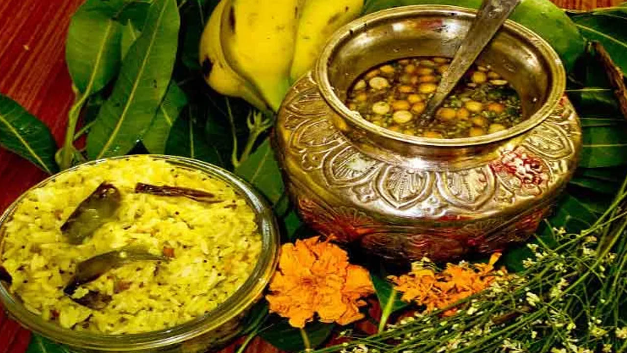 ఉగాది పచ్చడి తినాలి: ఉగాది రోజు చాలా మంది చేసే తప్పు ఏంటంటే ఉగాది పచ్చడిని అస్సలు తినరు. కానీ, ఇది కరెక్ట్ కాదని పండితులు చెబుతున్నారు. కొంచమైనా తినాలని అంటున్నారు. 
