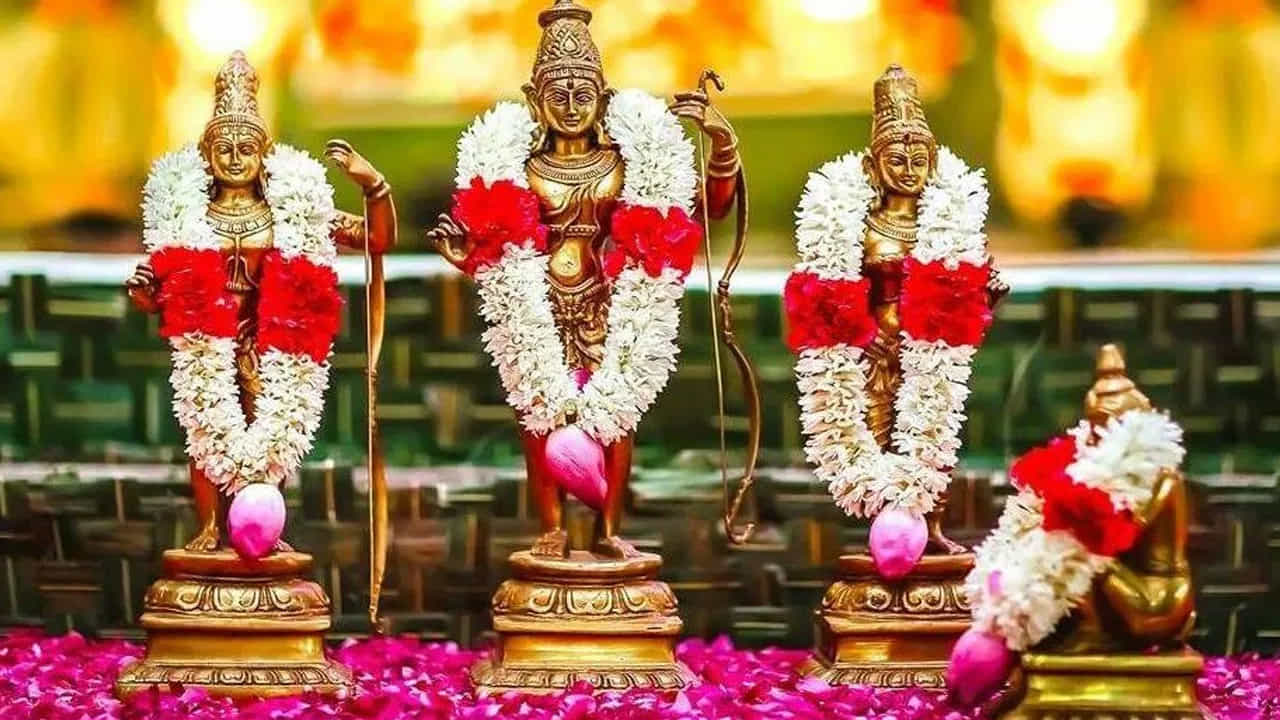 
శ్రీరామ పూజ విధానం.. 

వసంత నవరాత్రుల్లో శ్రీరాముని ఆరాధన కూడా విశేషంగా చేస్తారు. రోజూ ఉపవాసం ఉండి సాయంత్రం శ్రీరామ పూజ చేసి రామాయణ శ్లోకాలు చదవాలి. రామ భజనలు చేయాలి. వడపప్పు, పానకం వంటి నైవేద్యాలు సమర్పించి, ప్రసాదం పంచిన తరువాత ఉపవాసం విరమించాలి.