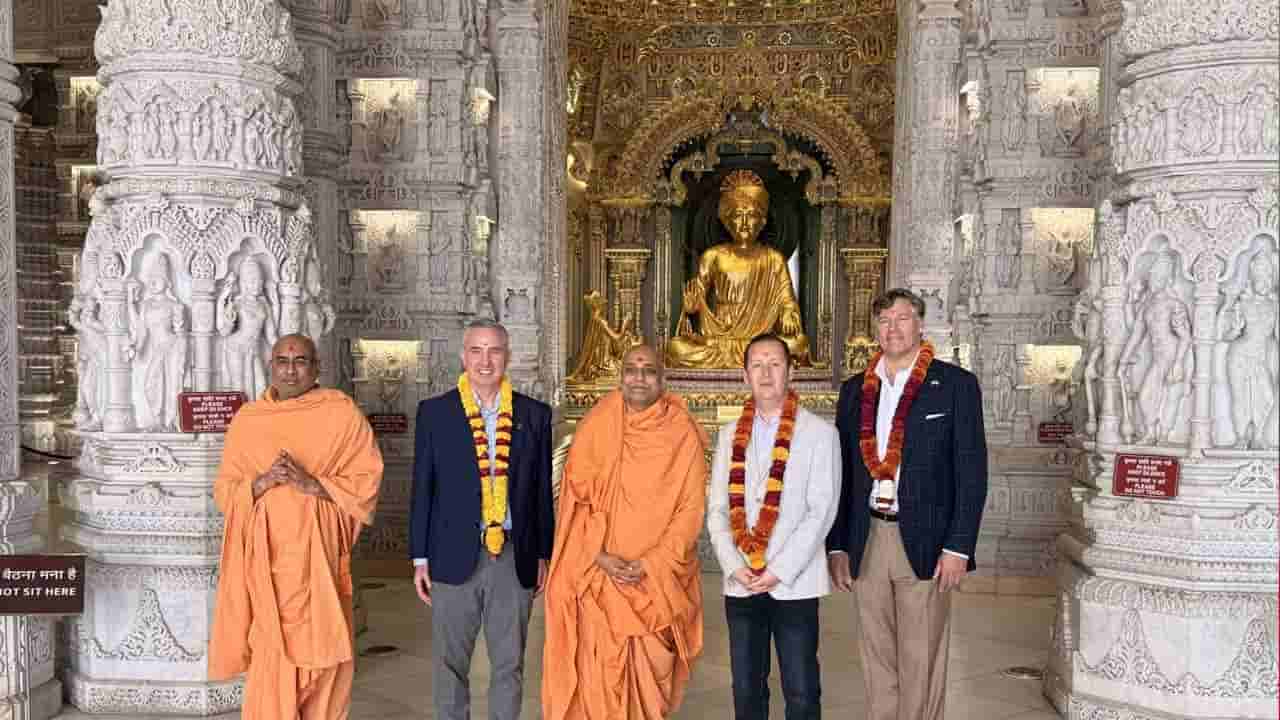 అక్షరధామ్ ఆశ్రమంలో ఘనంగా రంగుల కేళి.. హోలీ వేడుకలకు అమెరికా రాయబారి సెర్గియో గోర్ హాజరు