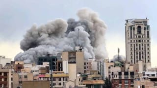 అమెరికాలో 10 మంది భారతీయ పౌరుల అరెస్టు.. అసలు నిజం బయటపెట్టిన FBI