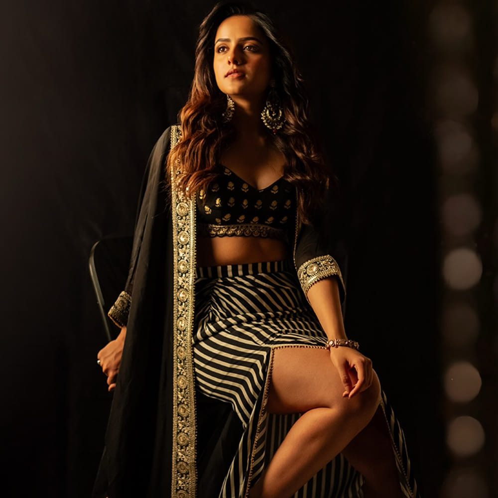 షార్ట్ ఫిల్మ్స్, సినిమాలు, ఇన్ స్టా రీల్స్ ద్వారా భారీ ఫ్యాన్ బేస్ సంపాదించుకుంది. ఆతర్వాత హీరోయిన్ గా మారి సినిమాలు చేసింది. తొలి సినిమాతోనే మంచి విజయాన్ని అందుకుంది, బేబీ సినిమాతో హీరోయిన్ గా ఎంట్రీ ఇచ్చింది. ఈ సినిమా ఊహించని విజయాన్ని అందుకుంది.