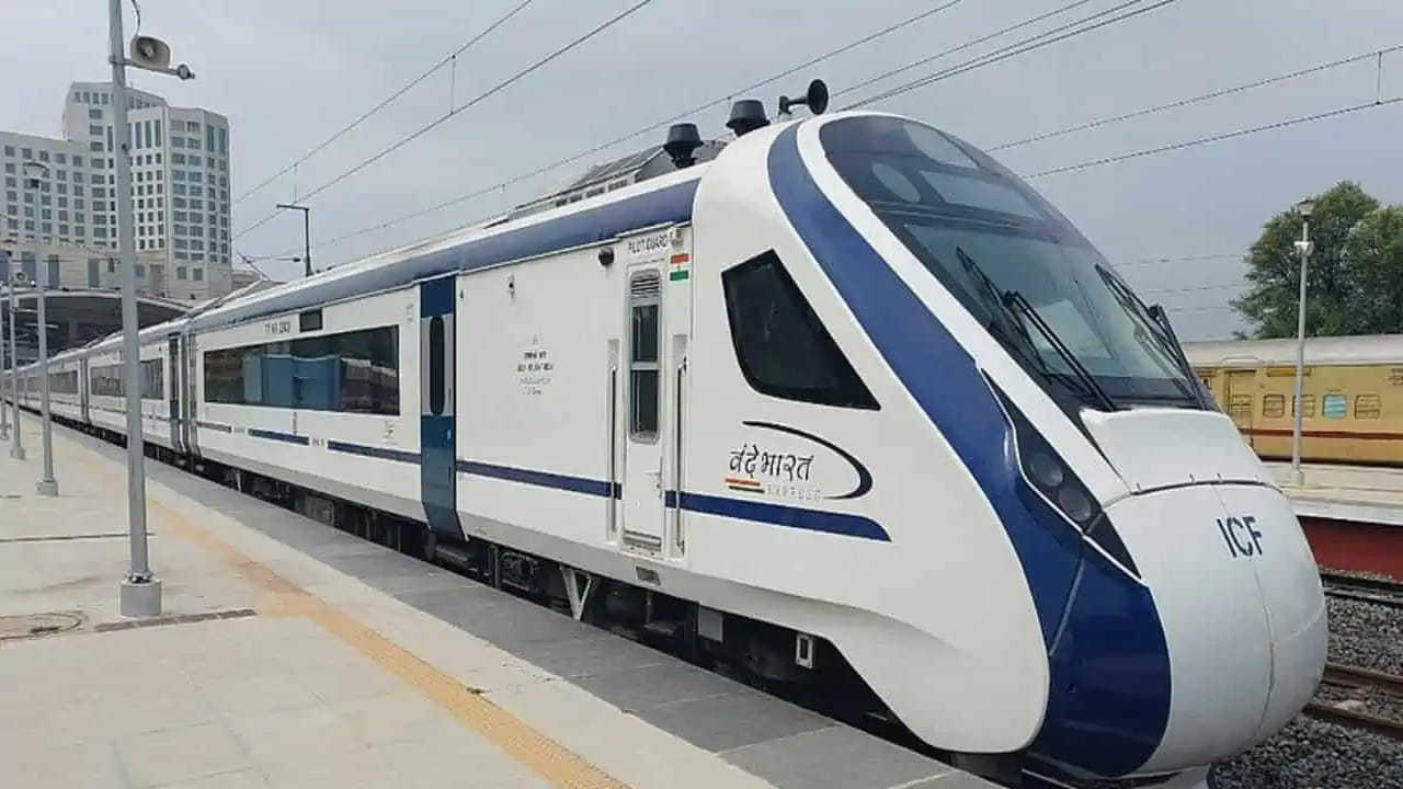 ఇక కలబురగి-బెంగళూరు వందే భారత్ శ్రీ సత్యసాయి ప్రశాంతి నిలయం స్టేషన్‌కుక ఇక నుంచి ఉదయం 11.00 గంటలకు బదులు 11.13 గంటలకు చేరుకుంటుంది. ఇక యలహంక జంక్షన్‌కు మధ్యాహ్నం 12.28కి బదులు 12.30 గంటలకు చేరుకుంటుంది. ఇక బెంగళూరు-కలబురగి మధ్యాహ్నం 3.05 గంటలకు గతంలో యలహంక స్టేషన్‌కు చేరుకునేది.
