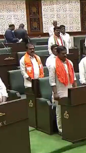 తెలంగాణ అసెంబ్లీలో వందేమాతరం.. ఎంఐఎం వాకౌట్
