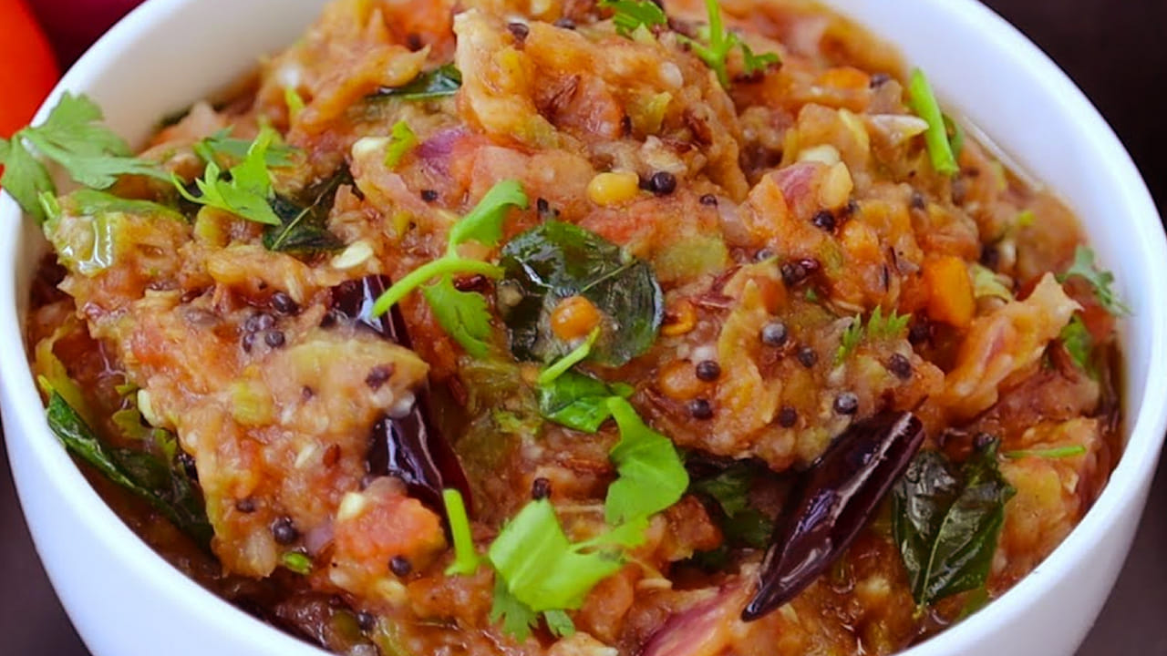 అంతే, వేడి వేడి వంకాయ టమాటా పచ్చడి రెడీ. దీనిని తింటే క్యానర్ వంటి సమస్యలు వంటివి రాకుండా ఉంటాయి. మీరు కూడా మీ ఇంట్లో చేసుకుని తినండి టేస్ట్ అదిరిపోతోంది.