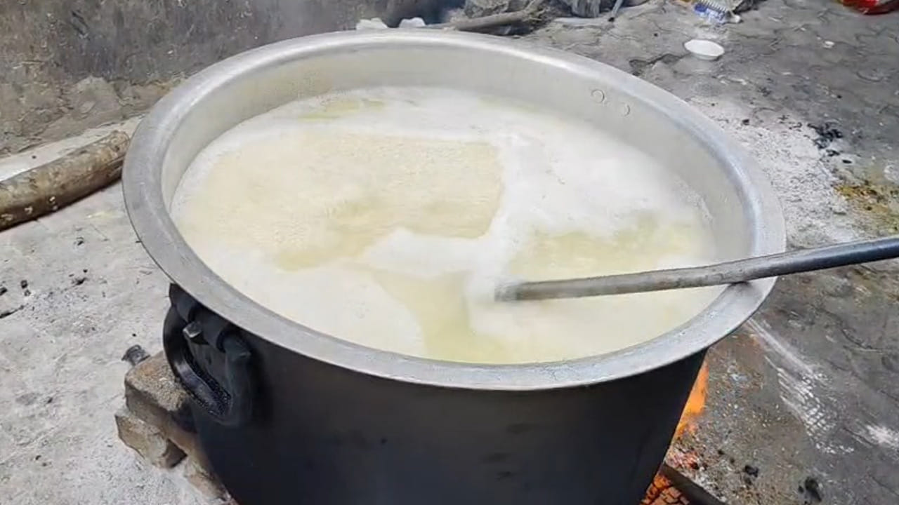  మోటార్  నుండి వచ్చిన గాలి పోయ్యలోకి వెళ్ళి మంట ప్రజ్వలనంగా వస్తుంది. గ్యాస్ మంట కంటే ఎక్కవ మంట వస్తుంది‌. పశ్చిమగోదావరి జిల్లా వీరవాసరంకు చెందిన తులసి రాంబాబు మండలం లోని పద్దెనిమిది గ్రామాలలోని వృద్దులకు, వంట చేసుకోలేని వారికి, వికలాంగులకు ఉచితంగా రెండు పూటలు భోజనం అందిస్తారు. ప్రతీ రోజు ఉదయాన్నే రెండు వందల మందికి సరిపడా అన్నం, కూర, పప్పు, రసం వండించి క్యారేజీ లలో వాళ్ళు ఇళ్లకు పంపిస్తారు. 