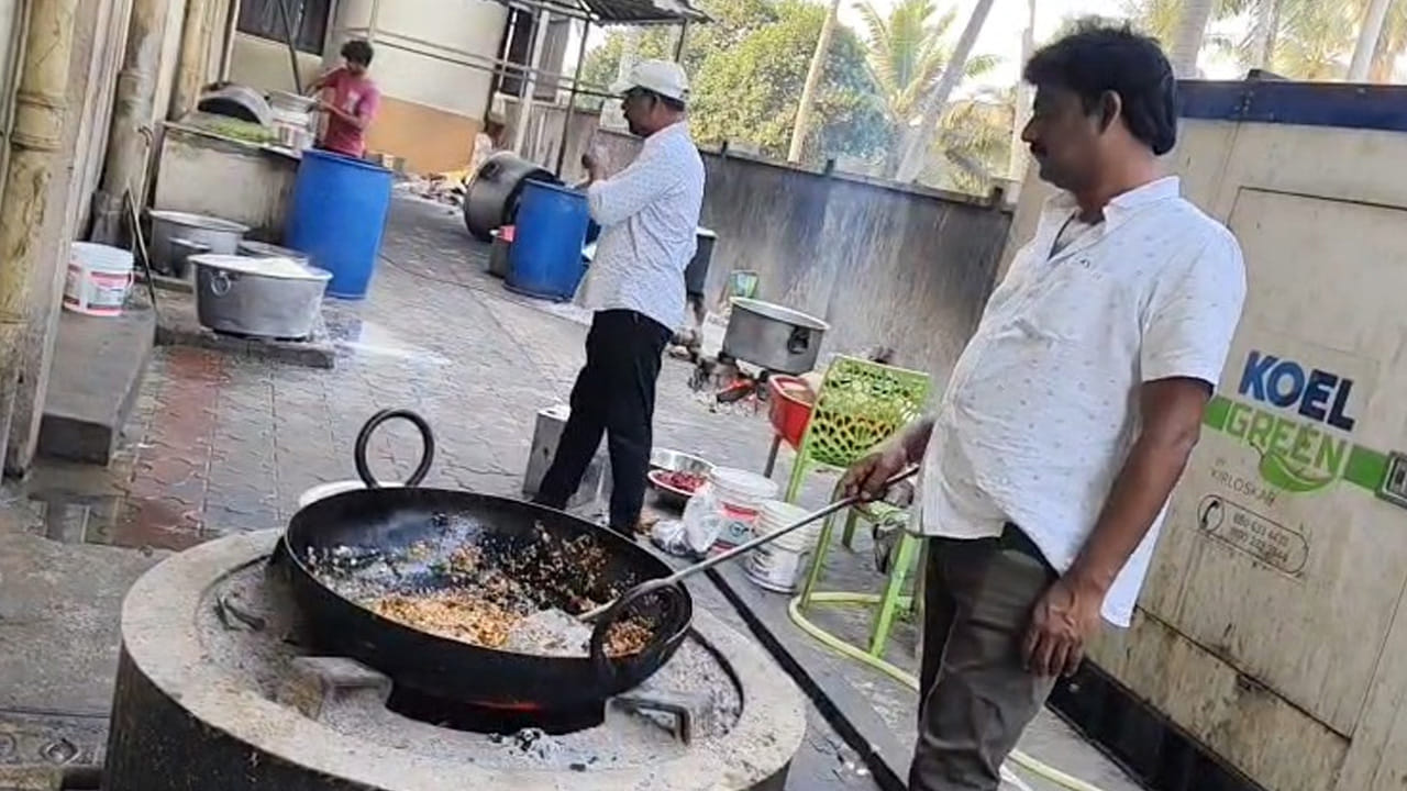 ఎప్పటికైనా  గ్యాస్ సంక్షోభం వచ్చి గ్యాస్ దొరికని పరిస్థితి ఉంటుందనే ముందు ఆలోచనతో వంట చెరకుతో పొయ్యలపై వంటలు చేస్తున్నామని రాంబాబు అంటున్నారు.‌ ఎనిమిది సంవత్సరాలుగా ఇలానే గ్యాస్ అవసరం లేకుండా వంటలు చేసి భోజనాలు అందిస్తున్నామని అంటున్నారు. తాము వినూత్నంగా తయారు చేసిన ఇటువంటి పొయ్యలను సింపుల్ గా తయారు చేయించుకుని అపార్ట్మెంట్ లలో కూడా వాడుకోవచ్చు అని అంటున్నారు.