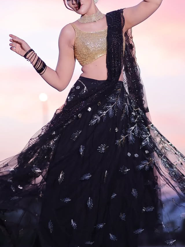 గ్లామర్ ట్రీట్‏తో చెమటలు పుట్టిస్తోన్న యాంకరమ్మ.. గత్తరలేపుతుందిగా..