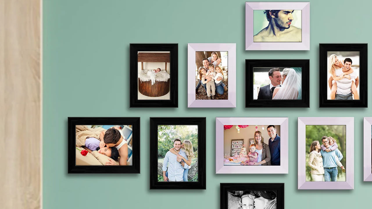 అలాగే చాలా మంది తమ స్నేహితులతో దిగిన ఫొటో ఫ్రేమ్స్ , స్కూల్ సమయంలో దిగిన ఫొటో ఫ్రేమ్స్, ఇలా ఫ్రెండ్స్‌తో దిగినవి జ్ఞాపకంలా ఫ్రేమ్ చేసి ఇంటిలో పెట్టుకుంటారు. అయితే ఇలాంటి ఫొటో ఫ్రేమ్స్, పురోగతి లేదా వెలుగు దిశలో పెట్టాలని చెబుతున్నారు వాస్తు నిపుణులు. ఎందుకంటే? ఇవి విజయం, కీర్తి వాటితో ముడిపడి ఉంటుందంట.