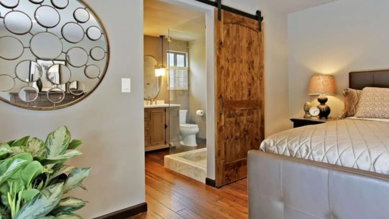 మీ ఇంట్లో అటాచ్ బాత్రూమ్ ఎటువైపు ఉంది.. ఇది తెలుసుకోకపోతే దరిద్రం అస్సలు వదిలిపెట్టదు..!