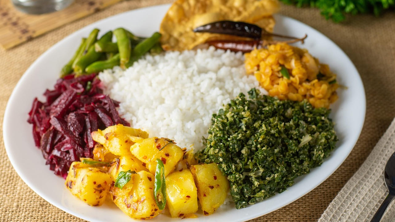 ఇక వెజ్ తినే వారి జీవిత కాలం తక్కువ అని గుర్తించారు. ఇక  వేగన్  డైట్స్ ఆరోగ్యానికి కొంత మేలు చేసినప్పటికీ వృద్ధాప్య సమయంలో ఇవి మనిషిని శక్తివంతంగా ఉంచలేకపోతున్నాయి తేలింది. 

 