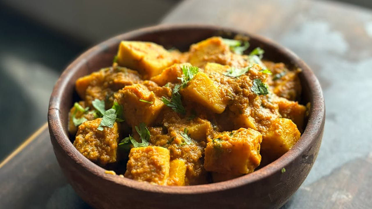 ఈ ప్రపంచంలో మాంసాహారులు vs శాకాహారులు అని పోల్చి చూస్తే నాన్ వెజ్ తింటున్న వాళ్ళే ఎక్కువ ఉంటారు. ఎందుకంటే, ఇది నోటికి మంచి రుచిని ఇస్తుంది. ఇక వెజ్ తినే వాళ్లు ఎక్కడో ఒకరు ఉంటారు. 