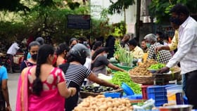 బంగాళదుంపల కోసం వెళ్తే.. 8 తులాల బంగారమే పోయింది..!