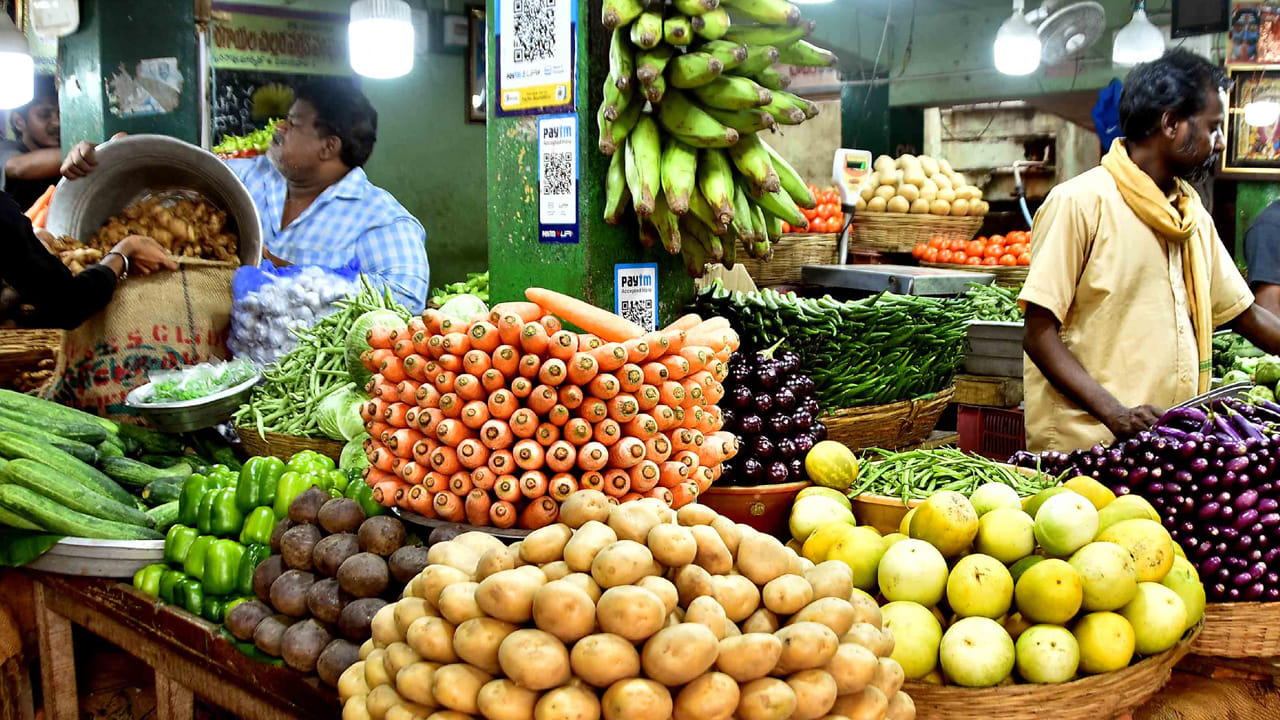 Vegetable Prices: సామాన్యులకు ఊరట.. తగ్గిన కూరగాయల ధరలు.. పడిపోయిన టమాటా, వంకాయ
