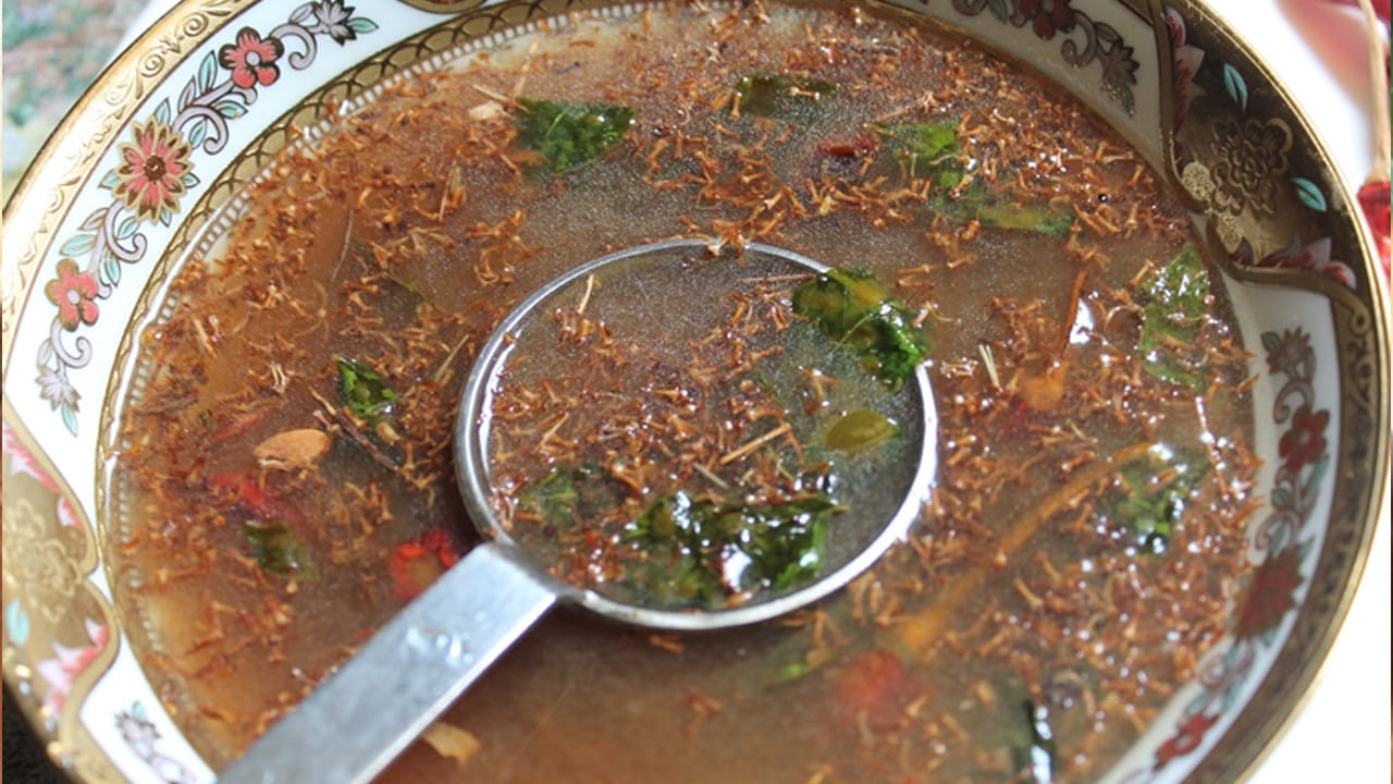 ముఖ్యంగా వేప పువ్వు రసం కనీసం వారంలో ఒక్కసారి అయినా తినడం వలన జలుబు, దగ్గు, వంటి సమస్యలు తగ్గిపోతాయి. అలాగే రక్తంలో చక్కెర స్థాయిలు తగ్గించి, డయాబెటీస్ కంట్రోల్ చేస్తుందంట.