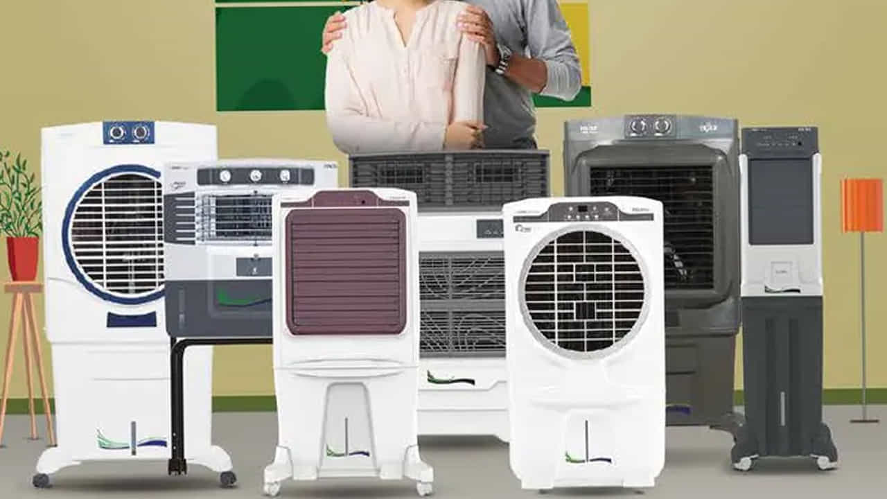 5. వోల్టాస్ జాయ్ 40 (Voltas Joy 40) రూమ్ కూలర్: ధర: సుమారు రూ.6,429. ప్రత్యేకతలు: టాటా బ్రాండ్ నుంచి వస్తున్న ఈ వోల్టాస్ కూలర్ ఇన్వర్టర్‌తో అద్భుతంగా పనిచేస్తుంది. గాలి గది అంతా తిరిగేలా స్వింగ్ కంట్రోల్ ఫీచర్ ఉంది. ఇది చిన్న మరియు మీడియం సైజు గదులకు చాలా బాగుంటుంది. 