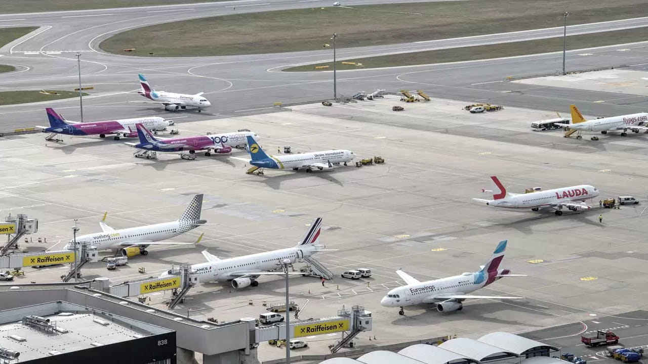 ఇప్పటికే వరంగల్ మామునూరు ఎయిర్‌పోర్ట్‌కి డీపీఆర్ సిద్దమవ్వగా.. కేంద్రం నుంచి డీపీఆర్‌కు అనుమతి రావాల్సి ఉంది. కేంద్రం త్వరలోనే ఆమోదించనుండగా.. ఆ తర్వాత నిర్మాణ పనులు మొదలుకానున్నాయి. ఏడాదిలోగా నిర్మాణం పూర్తి చేయాలని అధికారులు లక్ష్యం నిర్దేశించుకున్నారు. 
