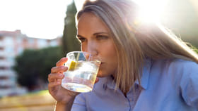 పరగడుపున గోరువెచ్చని నీరు తాగుతున్నారా? మీ శరీరంలో జరిగే 5 మార్పు