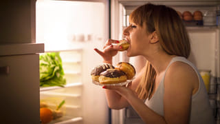 యాపిల్, బంగాళదుంపలు కట్ చేసిన కాసేపటికే నల్లగా ఎందుకు మారుతాయంటే..