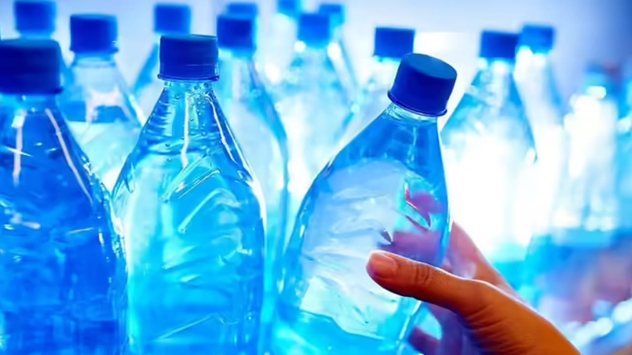 Prices: దేశ ప్రజలకు మరో బ్యాడ్ న్యూస్.. త్వరలో పెరగనున్న వాటర్ బాటిల్ ధరలు..!