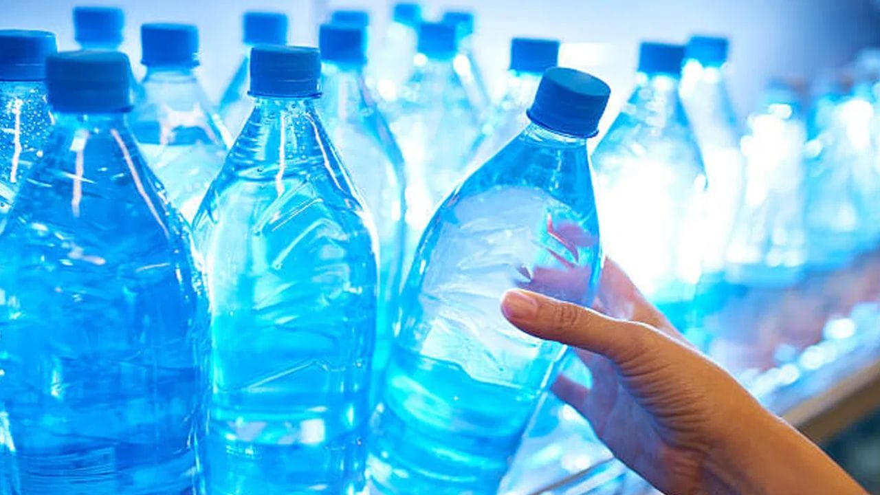 Water Bottle: సామాన్యులకు బ్యాడ్ న్యూస్.. భారీగా పెరగనున్న వాటర్ బాటిల్స్ రేట్లు.. ఎంతో తెలుసా..?