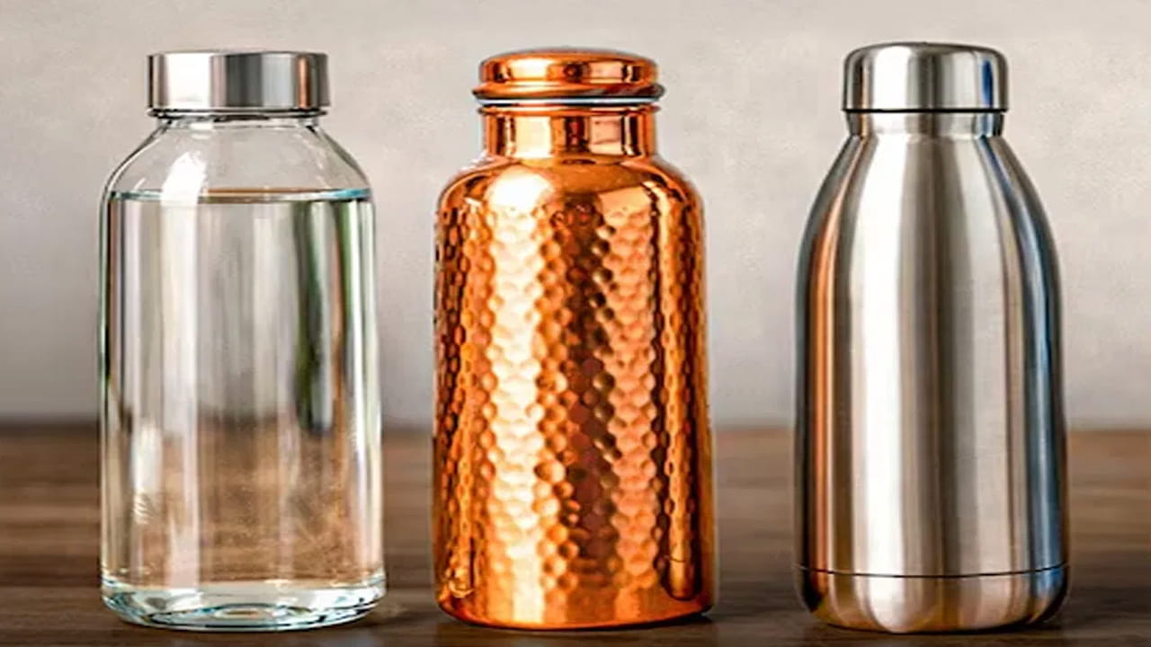 ఏది సురక్షితమైన ఎంపిక?: రోజువారీ ఉపయోగం కోసం.. ఉక్కు, గాజు రెండూ త్రాగే నీటికి సురక్షితమైన.. అనుకూలమైన ఎంపికలుగా పరిగణించబడతాయి. రాగి పాత్రలోని నీరు కూడా ప్రయోజనకరంగా ఉంటుంది.. కానీ దానిని సరైన విధంగా, పరిమిత పరిమాణంలో తీసుకోవాలి. ముఖ్యంగా, నీరు ఉన్న ఏదైనా పాత్రను శుభ్రంగా ఉంచండి. శుభ్రమైన పాత్రలు, స్వచ్ఛమైన నీరు శరీరాన్ని సరిగ్గా హైడ్రేట్ గా ఉంచడానికి, మంచి ఆరోగ్యాన్ని కాపాడుకోవడానికి సహాయపడతాయి.