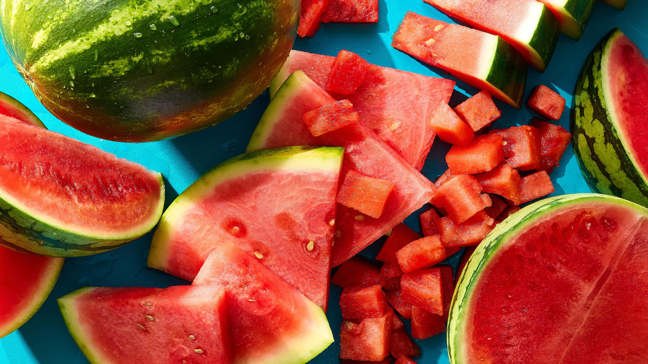 మధుమేహం ఉన్నవారు పుచ్చకాయను పూర్తిగా మానేయాల్సిన అవసరం లేదు. కానీ, మీ షుగర్ లెవల్స్ నియంత్రణలో ఉన్నాయో లేదో చూసుకుని, పరిమితంగా తీసుకోవాలి. తీవ్రమైన డయాబెటిస్ ఉన్నవారు మాత్రం తమ వైద్యుని సలహా మేరకు మాత్రమే నిర్ణయం తీసుకోవాలి.