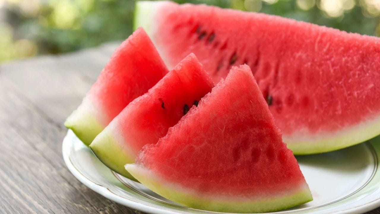 పుచ్చకాయలో వీటిని పడేస్తున్నారా.. ఈ సూపర్‌‌ఫుడ్‌లో 92% వాటర్, మరెన్నో బెనిఫిట్స్