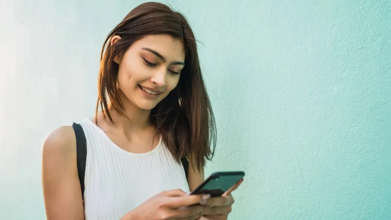 సంబంధంలో తన మాటకు కూడా విలువ ఉండాలని, తన అభిప్రాయాలను భర్త గౌరవించాలని మహిళలు కోరుకుంటారు. భర్తకు తన మనసులోని మాటను సున్నితంగా ఎలా చెప్పాలి? తన మాట వినేలా ఎలా చేసుకోవాలి? అనేవి వారి సెర్చ్ లిస్ట్‌లో ఉంటాయి. అంతేకాకుండా అత్తమామలు, ఆడపడుచులతో ఎలా కలిసిపోవాలి? కొత్త వాతావరణంలో తనకంటూ ఒక గుర్తింపును ఎలా తెచ్చుకోవాలి? అనే సామాజిక అంశాలపై చిట్కాలు వెతుకుతుంటారు.
