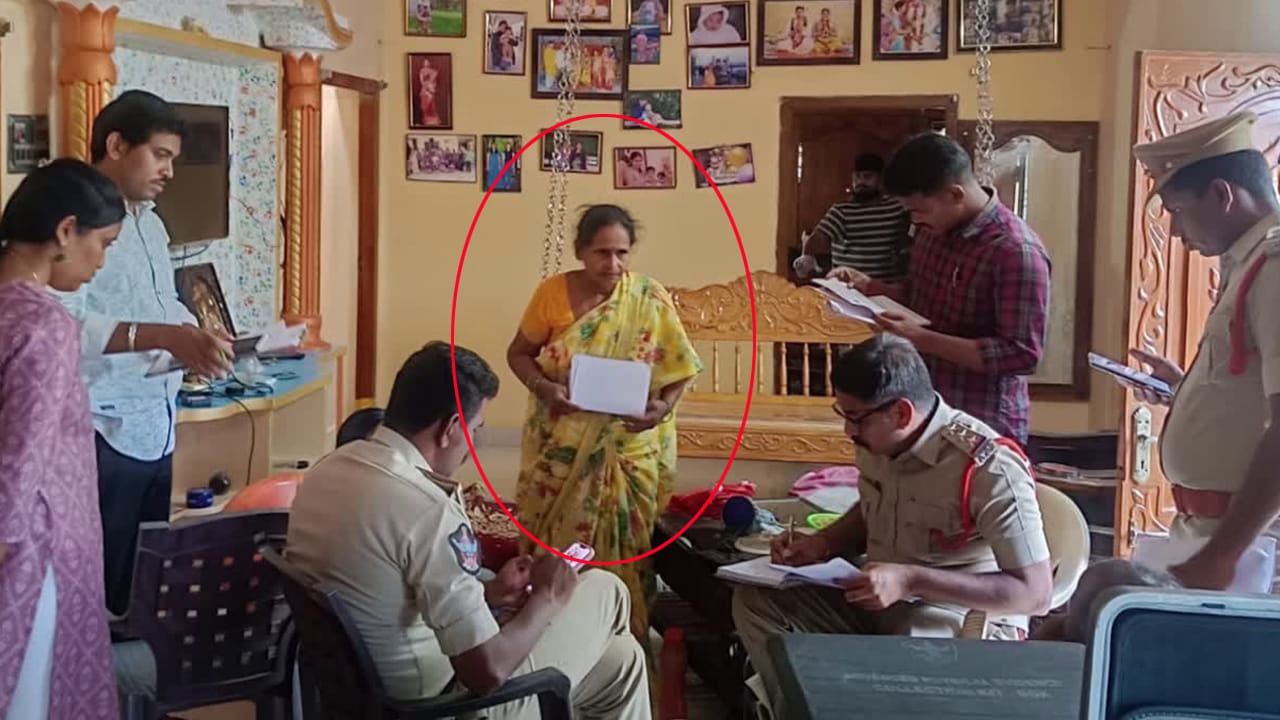 Andhra: పిల్లలిద్దరూ లండన్లో వెల్ సెటిల్డ్.. అయినా ఎందుకు ఆంటీ ఈ పనులు