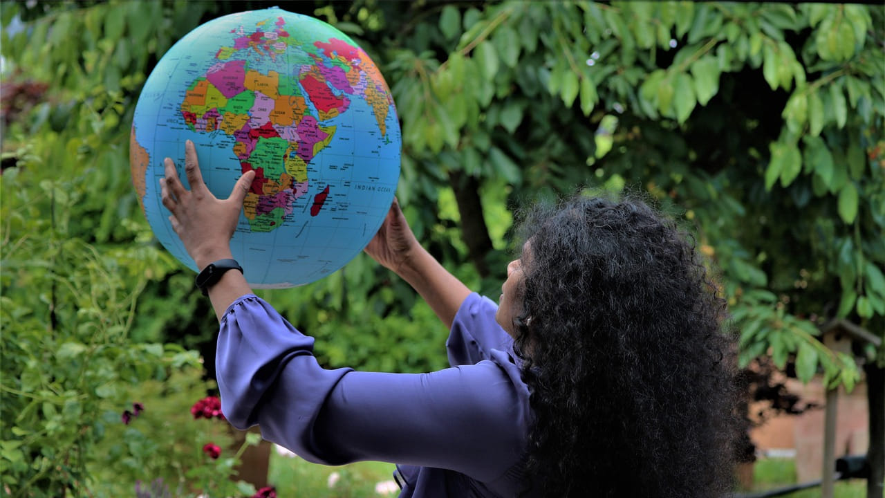 హాస్పిటళ్లలో పారిశుద్ధ్య నిర్వహణ, పెండింగ్ ఫైళ్ల పరిష్కారం, ఆస్తుల వెరిఫికేషన్ వంటి పరిపాలనా పరమైన అంశాలను చక్కదిద్దడంతో పాటు.. క్షేత్రస్థాయిలో రక్తహీనత నివారణ, పాఠశాలలు, అంగన్‌వాడీల్లో పిల్లలకు ఆరోగ్య పరీక్షలు నిర్వహించనున్నారు. మార్చి 8న అంతర్జాతీయ మహిళా దినోత్సవాన్ని పురస్కరించుకుని సెల్ఫ్ హెల్ఫ్ గ్రూపు మహిళల హెల్త్ ప్రొఫైల్ తయారీ ప్రోగ్రామ్‌ను ప్రారంభిస్తారు. తెలంగాణ డయాగ్నస్టిక్స్ సహకారంతో ఒక్కో మహిళకు మొత్తం 30 రకాల పరీక్షలు చేయనున్నారు. మార్చి 8 నుంచి మూడు దశల్లో సుమారు 46 లక్షల మంది మహిళలకు పరీక్షలు చేయనున్నారు. తొలి దశలో ప్రతి జిల్లా నుంచి 5 మండలాల్లో ఈ కార్యక్రమాన్ని ప్రారంభించి, రెండో దశలో మరో 10 మండలాల్లో, చివరి దశలో మిగిలిన అన్ని మండలాల్లో స్క్రీనింగ్ చేపట్టనున్నారు. మొత్తం స్క్రీనింగ్‌ను 6 నెలల్లో పూర్తి చేయాలని మంత్రి సూచించారు.