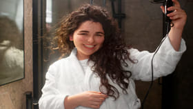 జుట్టు బలంగా, మెరిసేలా కావాలా? ఈ ఆయిల్ ట్రై చేయండి..ఫలితం ఖాయం