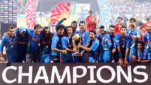 15 Years of 2011 World Cup Glory : భూమి బద్దలయ్యేలా ధోనీ కొట్టిన ఆ సిక్సర్.. 15 ఏళ్లయినా ఇంకా చెవుల్లో మోగుతూనే ఉంది