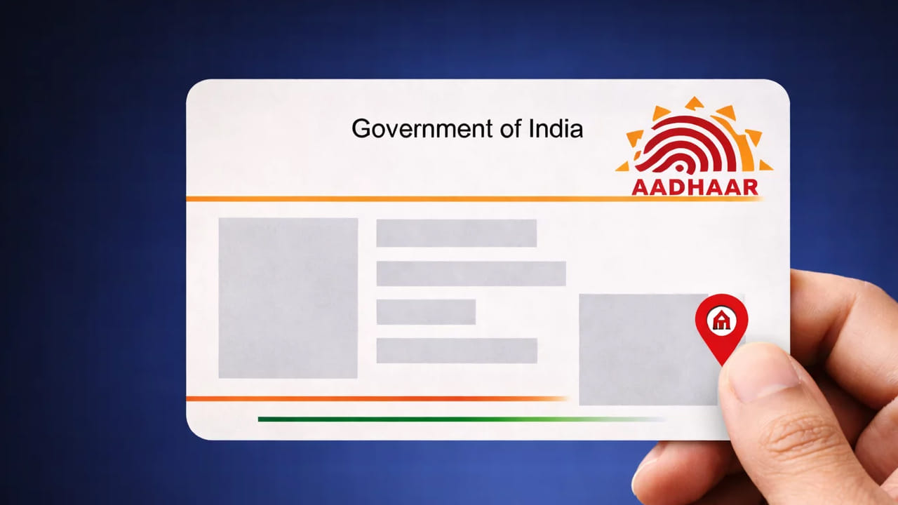 గూగుల్  వ్యాలెట్‌లో ఆధార్‌ను సేవ్ చేసుకోవాలంటే.. ముందుగా వ్యాలెట్ యాప్‌ను డౌన్ లోడ్ చేసుకోవాలి. ఆ తర్వాత +అనే ఆప్షన్ ఎంచుకుని మోనూలో ఐడీ పాస్ లేదా ఆధార్ ఆప్షన్‌పై క్లిక్ చేయాలి. ఆధార్‌తో లింక్ అయిన మొబైల్‌కు వచ్చే ఓటీపీని నమోదు చేయాలి. ఆధార్ యాప్‌లో షేర్ ఐడీ ఫీచర్ ద్వారా గూగుల్ వ్యాలెట్‌లో ఆధార్ వివరాలు సేవ్ చేసుకోవచ్చు.