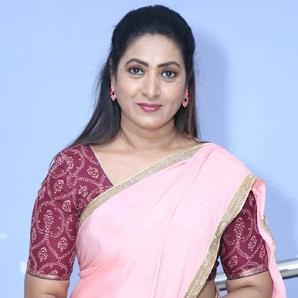  కే విశ్వనాథ్, దాసరి నారాయణరావు, కే రాఘవేంద్ర రావు వంటి లెజెండరీ దర్శకులతో పని చేయడం గౌరవంగా భావించారు. అయితే, చిరంజీవి, వెంకటేష్ వంటి హీరోలతో నటించే అవకాశం కోల్పోయానని, సౌందర్య చేసిన ఒక పాత్రను కూడా తాను మిస్ అయ్యానని ఆమె గుర్తు చేసుకున్నారు. తన కెరీర్ మంచి స్థితిలో ఉన్నప్పుడు పెళ్లి చేసుకోవడం వల్ల చాలా మంచి పాత్రలు కోల్పోయానని ఆమని విచారం వ్యక్తం చేశారు. 