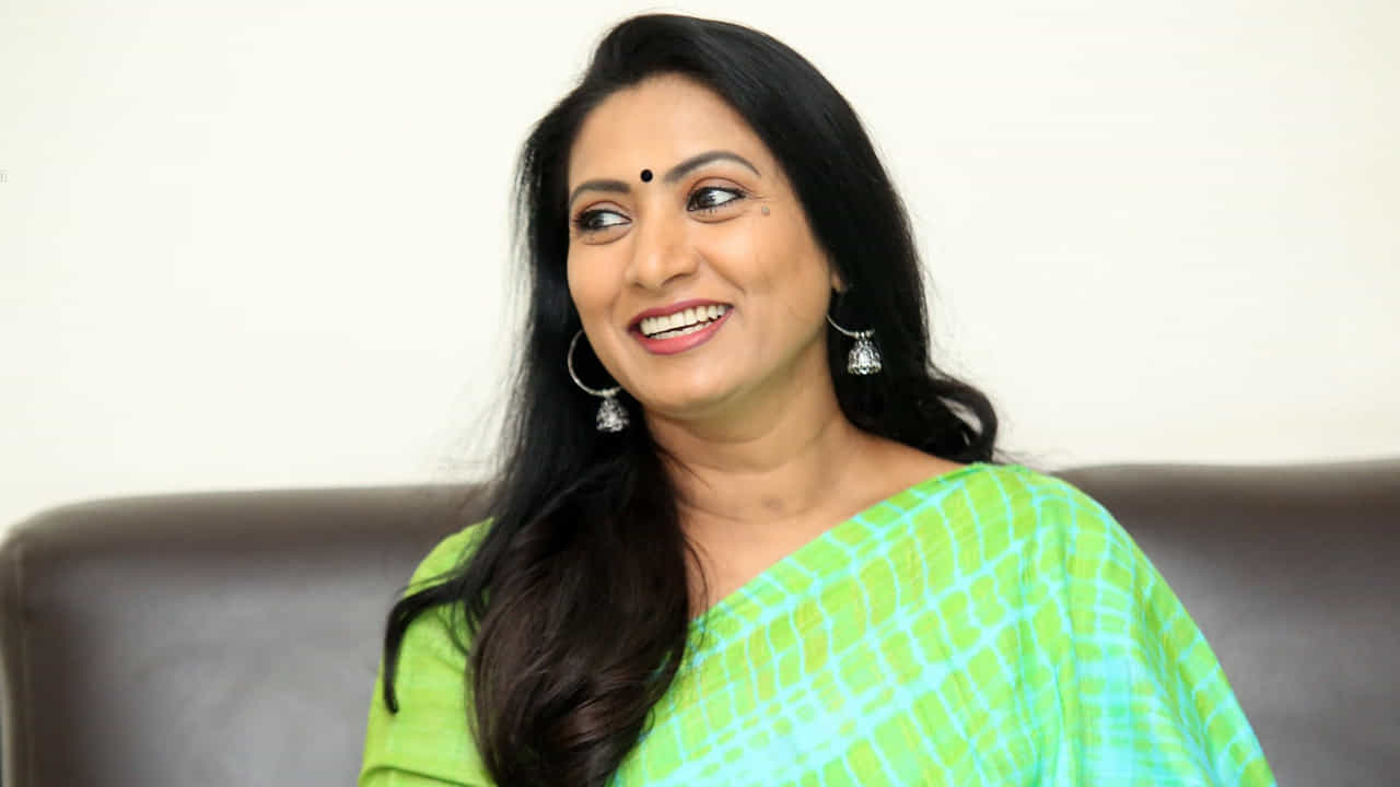 పూజ అనంతరం యోగా వంటి వ్యాయామాలు చేస్తారు. శరీరానికి వ్యాయామం చాలా అవసరమని, ఆరోగ్యం కోసమైనా అది ముఖ్యమని ఆమె నమ్ముతారు. వ్యాయామం తర్వాత షూటింగ్స్, ఇంట్లో పిల్లల ఆలనాపాలనా, వారిని స్కూల్కు పంపడం వంటి పనులతో ఆమె దినచర్య సాగుతుంది. పబ్స్కు వెళ్ళడం, పార్టీలలో పాల్గొనడం తనకు ఇష్టం ఉండదని, ఆహ్వానించినా వెళ్ళనని ఆమె స్పష్టం చేశారు. పనిని ఆస్వాదిస్తూ, కుటుంబానికి ప్రాధాన్యత ఇస్తూ, మంచి కథాంశాలున్న సినిమాలను ఎంచుకుంటూ జీవితాన్ని గడుపుతున్నానని ఆమె వివరించారు.