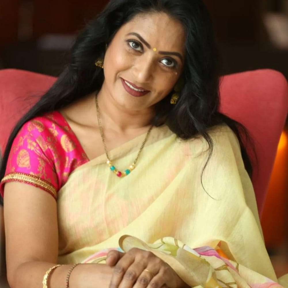  ఇప్పటికే మహేష్ బాబుతో ఒక సినిమా చేశానని, భవిష్యత్తులో రామచరణ్ , ఎన్టీఆర్ వంటి హీరోలతో నటించే అవకాశం వస్తే తప్పకుండా చేస్తానని ఆమె తెలిపారు.  ఇంటిలో ఏ వస్తువు లేకపోయినా, అది తనకు కావాలని, తన ఇల్లు ఒక నిర్దిష్ట పద్ధతిలో ఉండాలని ఆమె ఆశిస్తారని తెలిపారు. ఇతరుల ఇళ్ళు చూసినప్పుడు, తాము కూడా ఎందుకు అలా ఉండకూడదని ఆలోచిస్తానని, దాన్ని సాధించడానికి కృషి చేస్తానని ఆమని వివరించారు.  