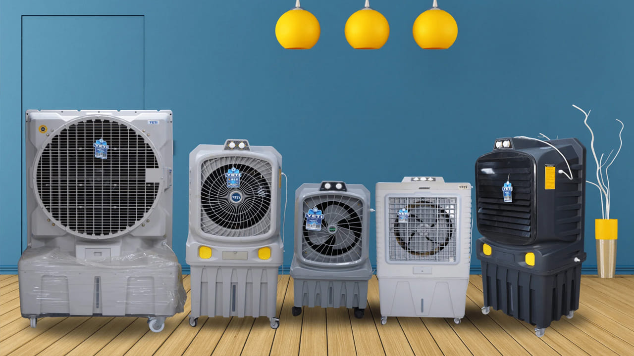 కూలర్ 100 నుంచి 300 వాట్స్ వరకు విద్యుత్‌ను వినియోగిస్తుంది. ఇక ఒక టన్ ఏసీ సుమారు 900 నుంచి 1200 వాట్లను, ఇక 1.5 టన్ ఏసీ 1400 నుంచి 1800 వాట్లను వినియోగిస్తుంది. దీంతో కూలర్ కంటే ఏసీ బిల్లు ఎక్కువగా వస్తుంది. కూలర్ ఒక రోజులో సుమారు 8 గంటల పాటు ఆన్ చేసి ఉంచితే దాదాపు 1 నుంచి 2 యూనిట్ల విద్యుత్‌ను వాడుతుంది. అంటే నెల మొత్తం 24 నుంచి 72 యూనిట్ల విద్యుత్ వినియోగిస్తుంది.
