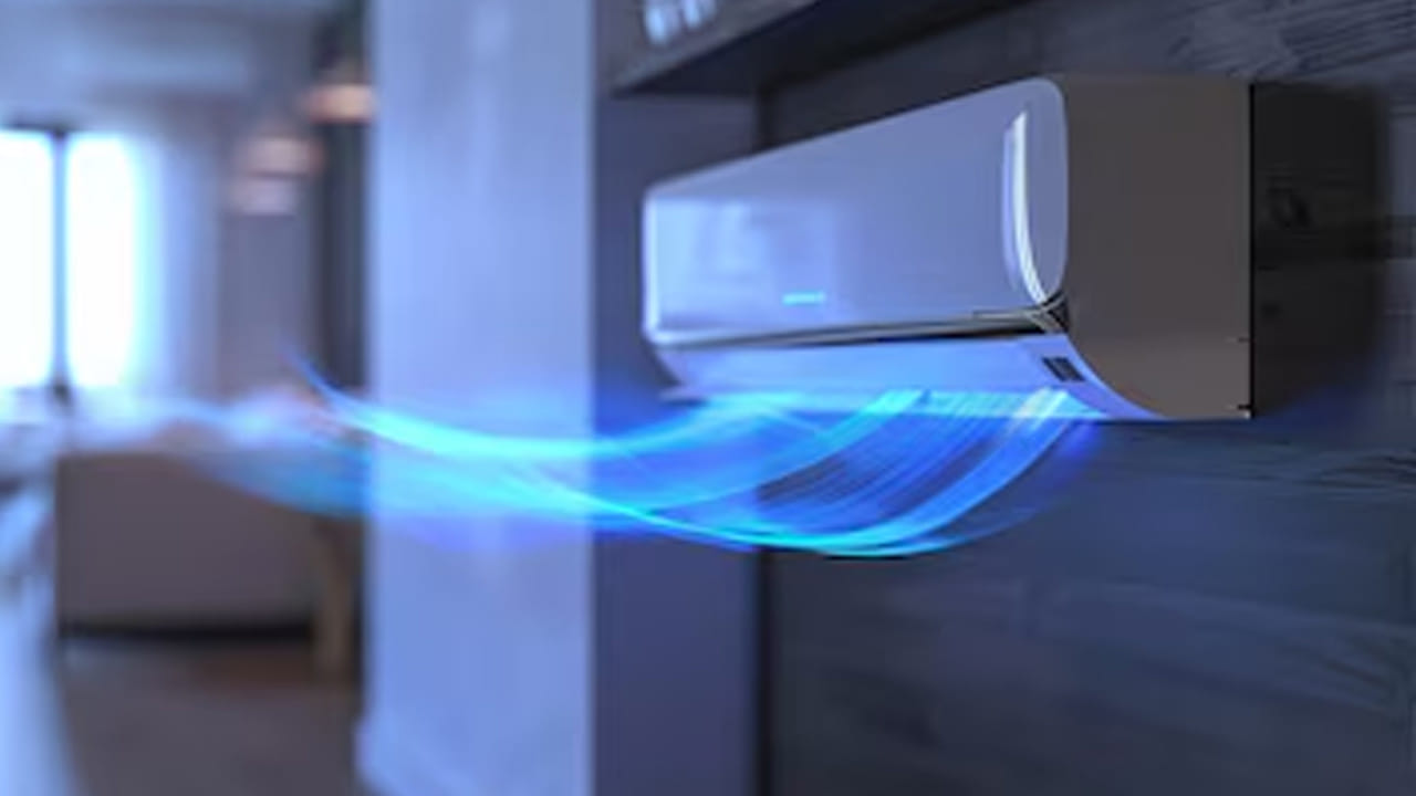 మీరు నాన్-ఇన్వర్టర్ ఏసీని కొనుగోలు చేస్తుంటే, దానికి అంతర్నిర్మిత వోల్టేజ్ రక్షణ ఉండదు కాబట్టి, స్టెబిలైజర్‌ను అమర్చడం తప్పనిసరి. అంతేకాకుండా, మీ ప్రాంతంలో తరచుగా వోల్టేజ్ హెచ్చుతగ్గులు ఉంటే, స్టెబిలైజర్‌ను అమర్చడం ఒక తెలివైన నిర్ణయం. అధిక హెచ్చుతగ్గుల వల్ల ఖరీదైన ఏసీ భాగాలు దెబ్బతిని, గణనీయమైన ఖర్చులు వస్తాయి.