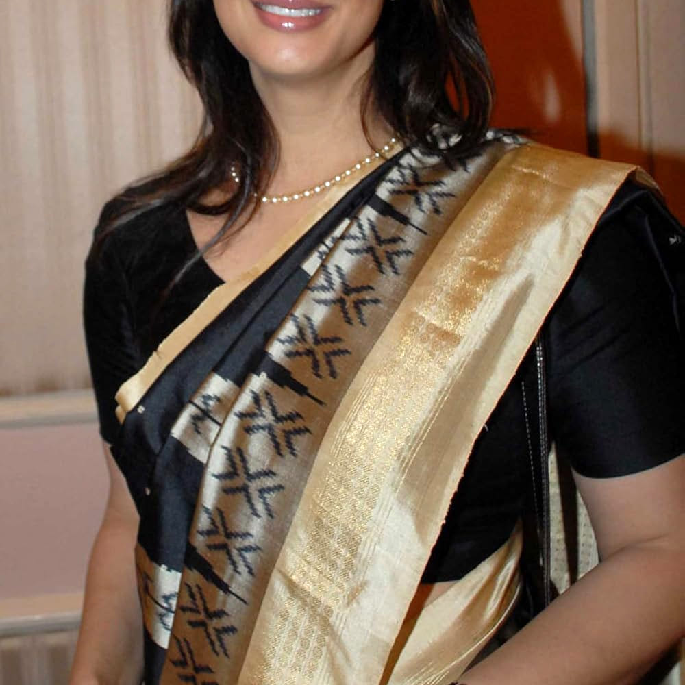 చిరంజీవి, బాలకృష్ణ, నాగార్జున, రజినీకాంత్ వంటి స్టార్ హీరోలతో అనేక హిట్ చిత్రాల్లో నటించింది. తెలుగు, తమిళం, హిందీ, మలయాళం, కన్నడ భాషలలో దాదాపు 100 చిత్రాల్లో నటించి స్టార్ హీరోలతో నటించి మెప్పించింది. కెరీర్ మంచి ఫాంలో ఉన్నప్పుడు ఆమె పేరు పలువురు స్టార్ హీరోలతో ముడిపడి ఉంది.