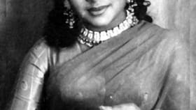 వరుసగా వేశ్యపాత్రలే.. ఆ హీరో హీరోయిన్‌గా ఛాన్స్ ఇచ్చి