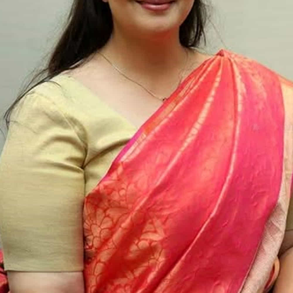 హీరోయిన్ల జీవితాలు తెరపై కనిపించినంత అందంగా నిజజీవితంలో ఉండవు. ఇండస్ట్రీలో సక్సెస్ అయినప్పటికీ రియల్ లైఫ్ లో కష్టాలు ఎదుర్కొన్న తారలు చాలా మంది ఉన్నారు. ఇప్పుడు మనం మాట్లాడుకుంటున్న ఓ హీరోయిన్ మాత్రం అప్పట్లో తెలుగు ఇండస్ట్రీని ఓ ఊపు ఊపేసింది.