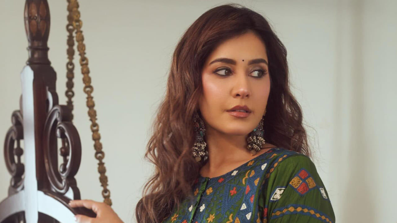 Raashii Khanna: అయ్యో! హీరోయిన్ రాశీఖన్నా కారవాన్‌లో దొంగతనం..ఏం చోరీ చేశారో తెలుసా?