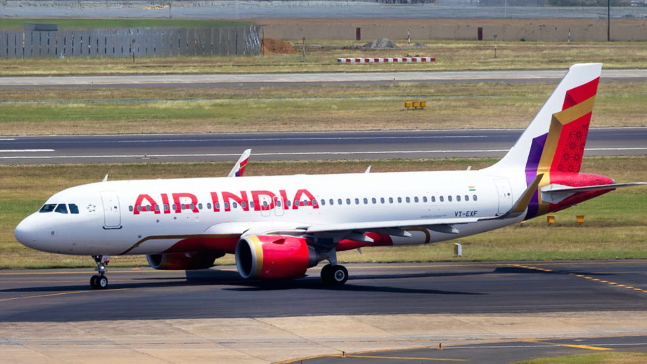 Air India: విమాన ప్రయాణికులకు షాకిచ్చిన ఎయిర్ ఇండియా! టికెట్ ధరలపై ప్రభావం