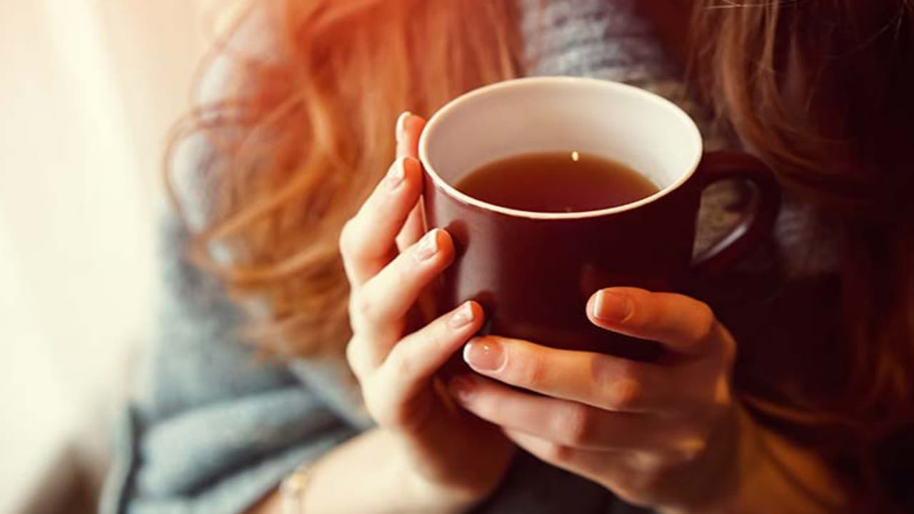 వాము లోపల థైమాల్ (Thymol) అనే కెమికల్ ఉంటుంది. ఇది జీర్ణ రసాలను సజావుగా స్రవించేలా చేస్తుంది. ఫలితంగా ఆహారం త్వరగా జీర్ణమవుతుంది. రోజూ ఉదయం ఖాళీ కడుపుతో Vamu water benefits in Telugu పొందాలంటే ఒక గ్లాసు వాము నీరు తాగితే చాలు – గ్యాస్, ఆమ్లత్వం (Acidity) పూర్తిగా తగ్గిపోతాయి.