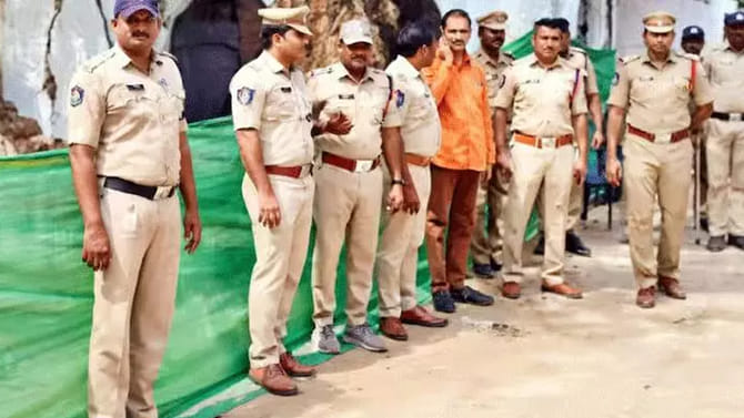 ఆకివీడు చుట్టూ 500 మంది పోలీసులతో భారీ భద్రత