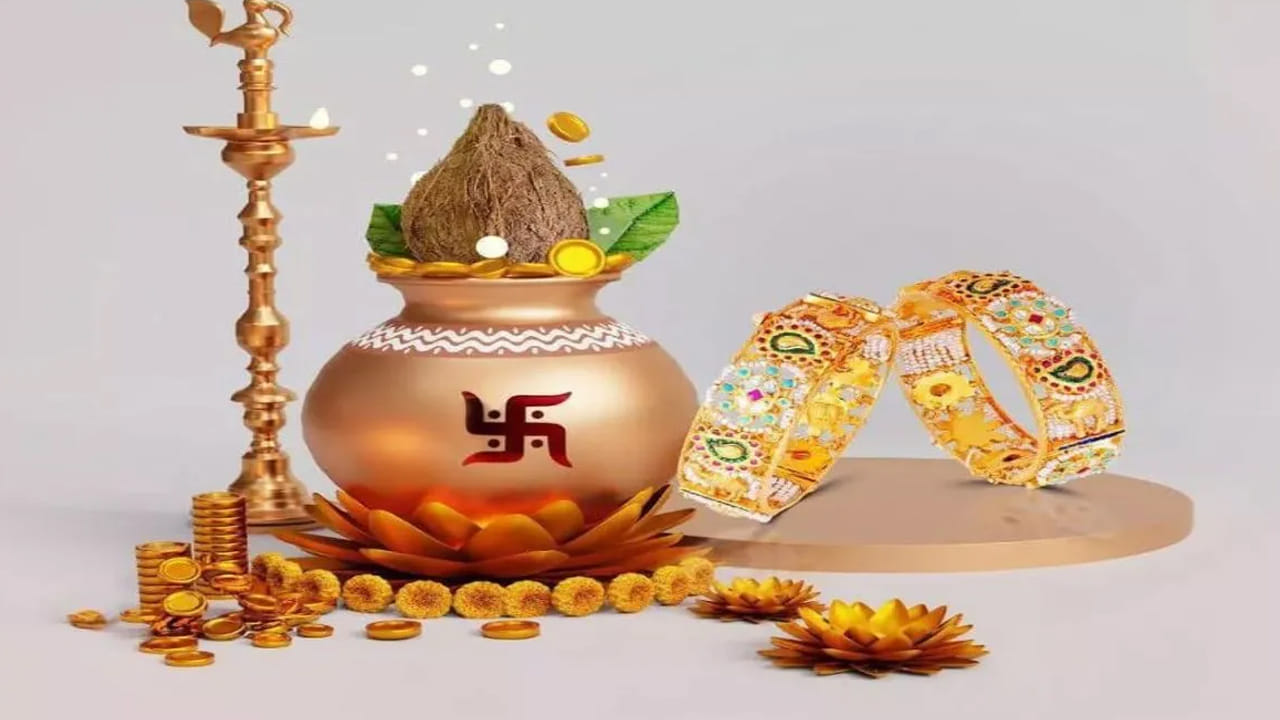 ఇక ఈ రోజు బంగారం కొనుగోలు చేయడానికి శుభ సమయం విషయానికి వస్తే, ఈ రోజు మొత్తంలో ఎప్పుడు ,బంగారం వెండి లేదా కొత్త వస్తువులు కొన్నా కలిసి వస్తుందంట. ఇక ప్రత్యేకంగా సమయం అంటే,  ఏప్రిల్ 19 ఉదయం 10,49 నిమిషాల నుంచి ఏప్రిల్ 20 ఉదయం 5.51 గంటలు, ఈ సమయంలో బంగారం కొనుగోలు చేయడం అత్యంత లాభదాయకం అంటున్నారు పండితులు.