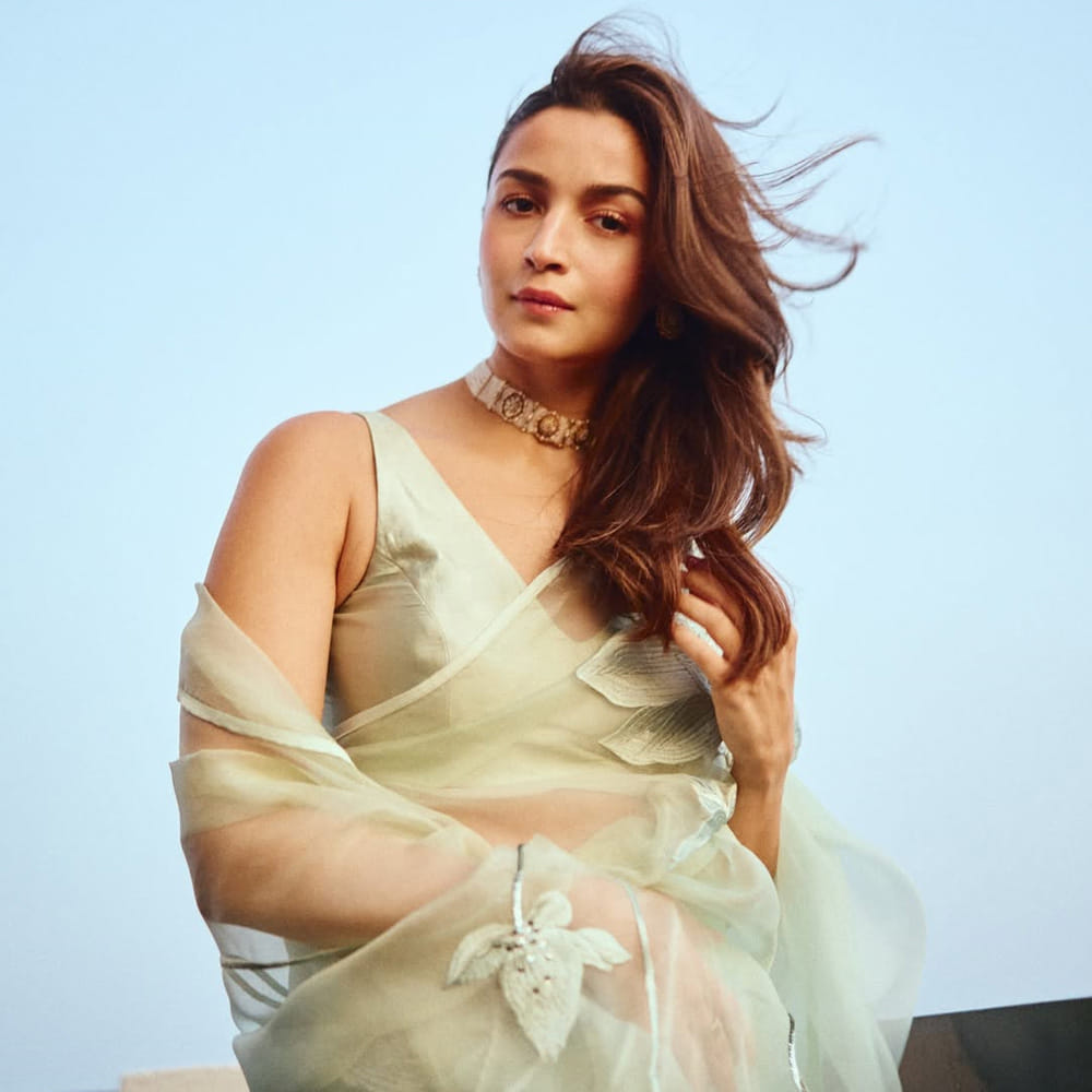 ఇప్పటికే ఆ ప్రాజెక్ట్ పై దేశవ్యాప్తంగా విపరతీమైన బజ్ నెలకొంది. ఎప్పుడెప్పుడు ఆ సినిమా విడుదలవుతుందా అని ఆసక్తిగా ఎదురుచూస్తున్నారు అడియన్స్. ఈ క్రమంలోనే మోస్ట్ అవైటెడ్ చిత్రంలో ఇప్పుడు అలియా సైతం భాగమవుతుందనే టాక్ వినిపించడంతో ఆ ప్రాజెక్ట్ పై మరింత హైప్ ఏర్పడింది. ఇంతకీ ఆ ప్రాజెక్ట్ ఏంటీ.? అనే విషయాలు తెలుసుకుందామా. 