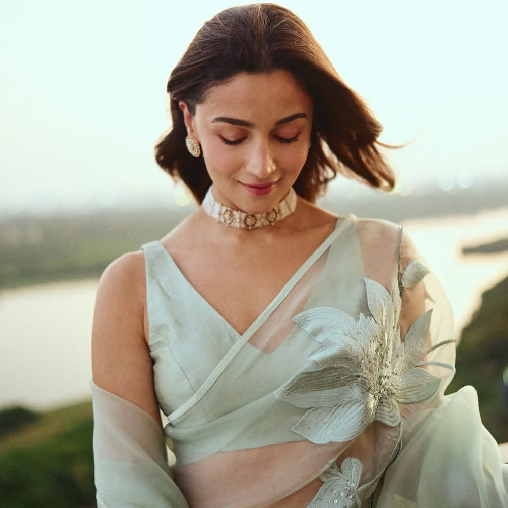 ఇదిలా ఉంటే.. ఇప్పుడు ఈ డ్రాగన్ సినిమాలో ఓ పవర్ ఫుల్ పాత్రలో అలియా భట్ కనిపించనున్నారట. ఈ సినిమాలో డైరెక్టర్ ప్రశాంత్ నీల్ ఓ పవర్ ఫుల్ పాత్రను డిజైన్ చేశారని.. అందులో కథానాయికగా రోల్ కోసం  అలియా పేరు పరిశీలిస్తున్నారని టాక్. గతంలో ఆర్ఆర్ఆర్ చిత్రంలో సీత పాత్రలో కనిపించింది అలియా. 